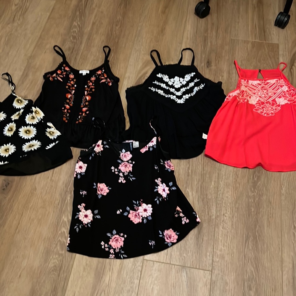 SOLD!Women bundle of 5 summer tops.  Like new all size small.